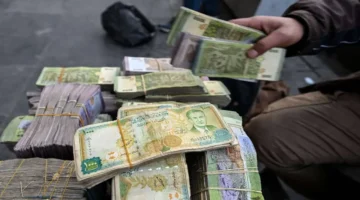 تحرك جديد بالأسواق.. أسعار الدولار والذهب مقابل الليرة السورية اليوم الأحد بموقع عكس السير